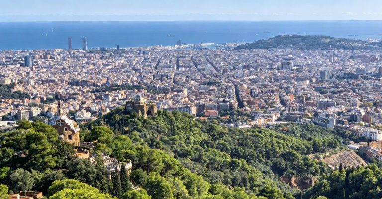 The Ultimate Barcelona Packing List for European & International Travelers (5–7 Days) The Ultimate Barcelona Packing List for European & International Travelers (5–7 Days)